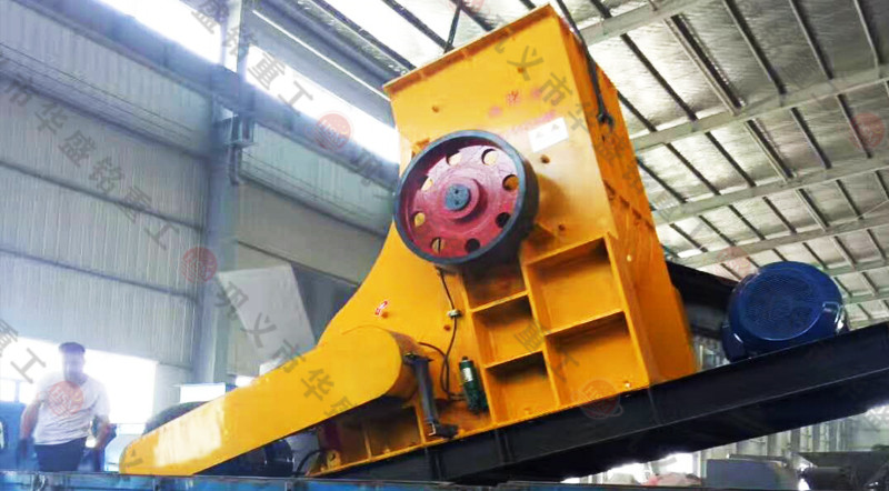 大型雙級粉碎機發(fā)往江西發(fā)貨現場